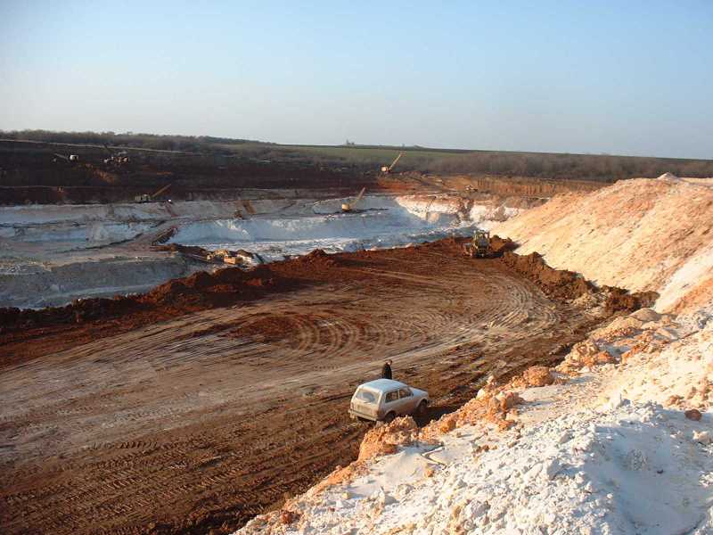 Extraction of kaolin clay